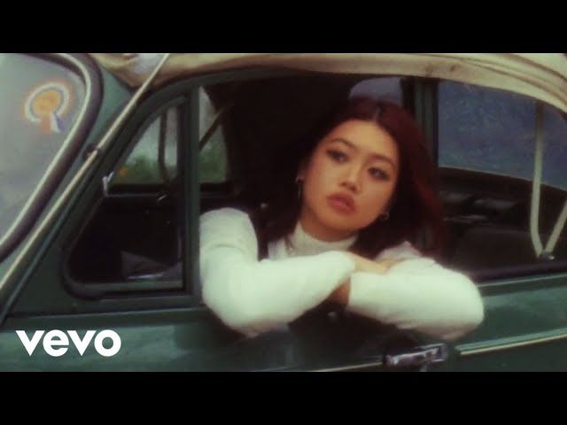 beabadoobee – Dance with Me (Official Video)